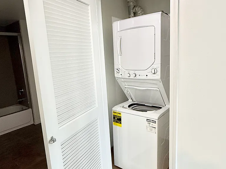 The Watermarque Apartments — Photo 42
