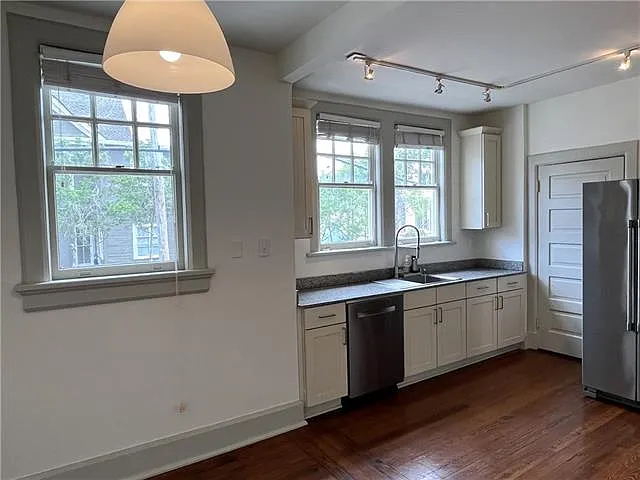 537 Broadway St — Photo 8