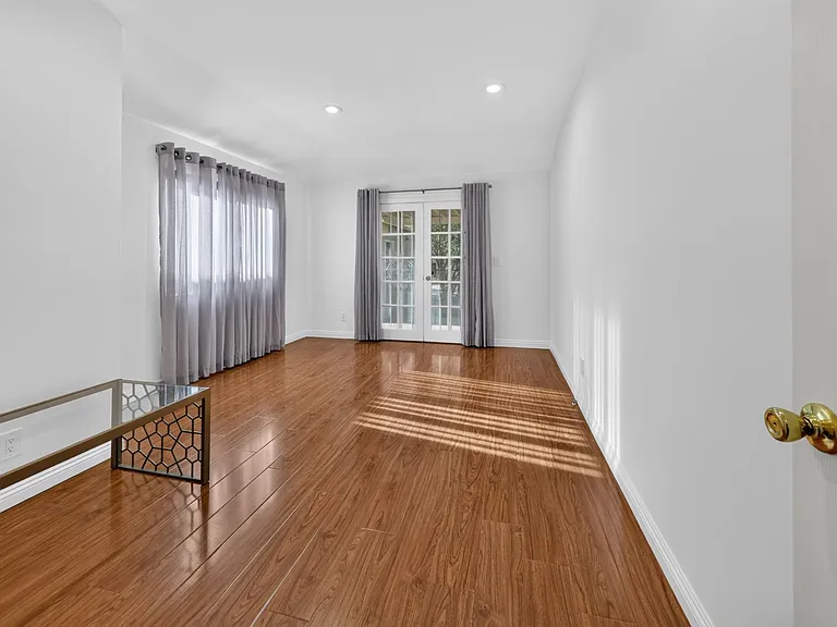 11407 Delano St — Photo 25