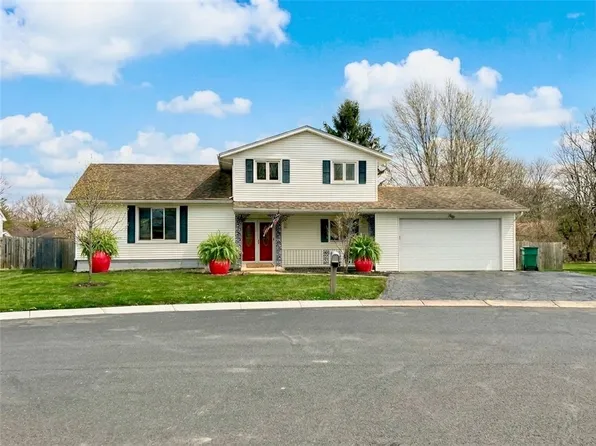 124 Granada Cir, Rochester, NY 14609