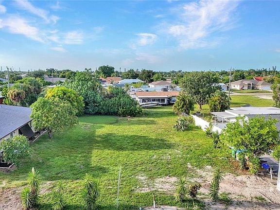 4th image of 227-225 Cape Coral PKWY E