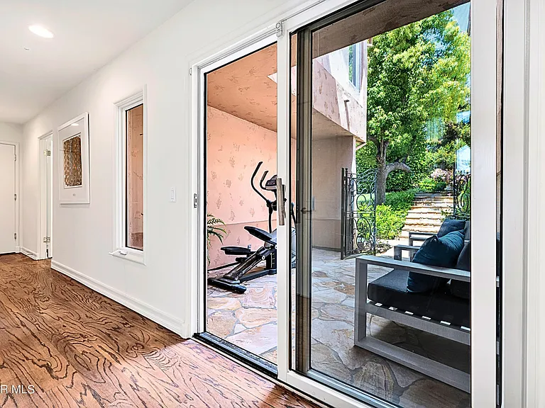 1687 Castlebridge Ct — Photo 38