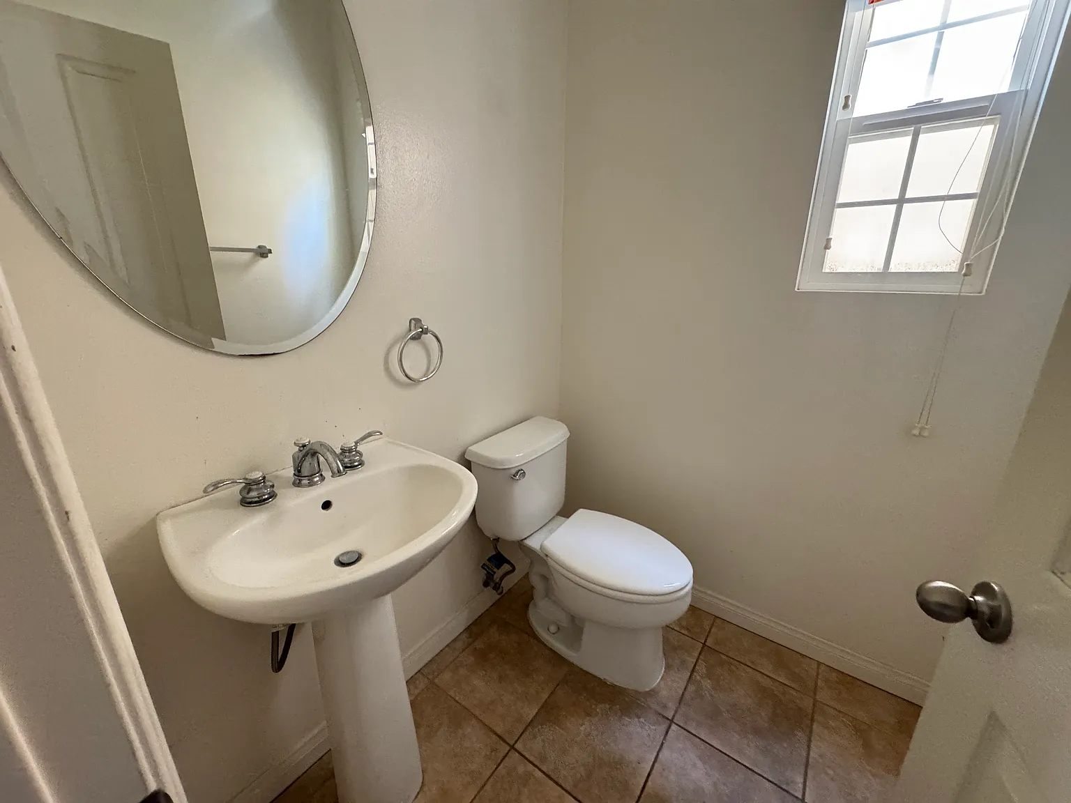 3 bed, 2.5 bath, 1350 sqft, $4,660 — Photo 3