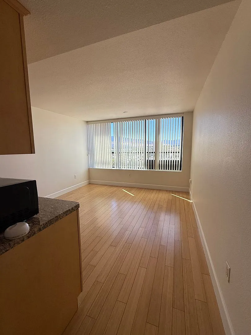 Studio Apartment in The Belvedere Towers — Photo 2