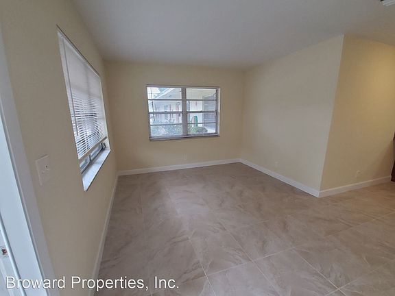 4th image of 824 NE 16th St #9321187