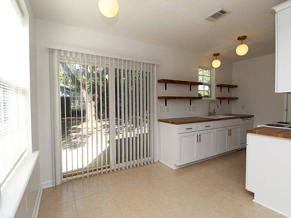 5th image of 1544 E Jordan St