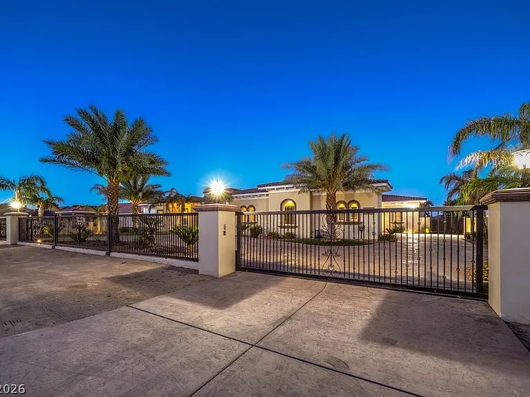 2780 El Camino Rd — Photo 2