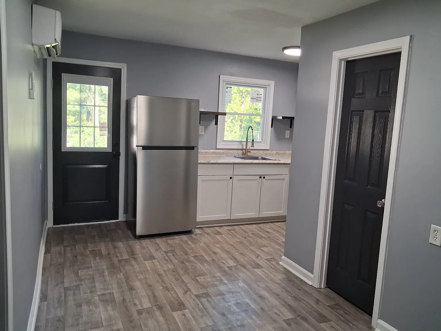 2 bed, 700 sqft, $1,200 — Photo 3