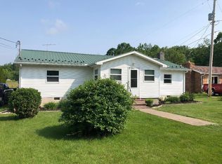 221 Center St, Ghent, WV 25843