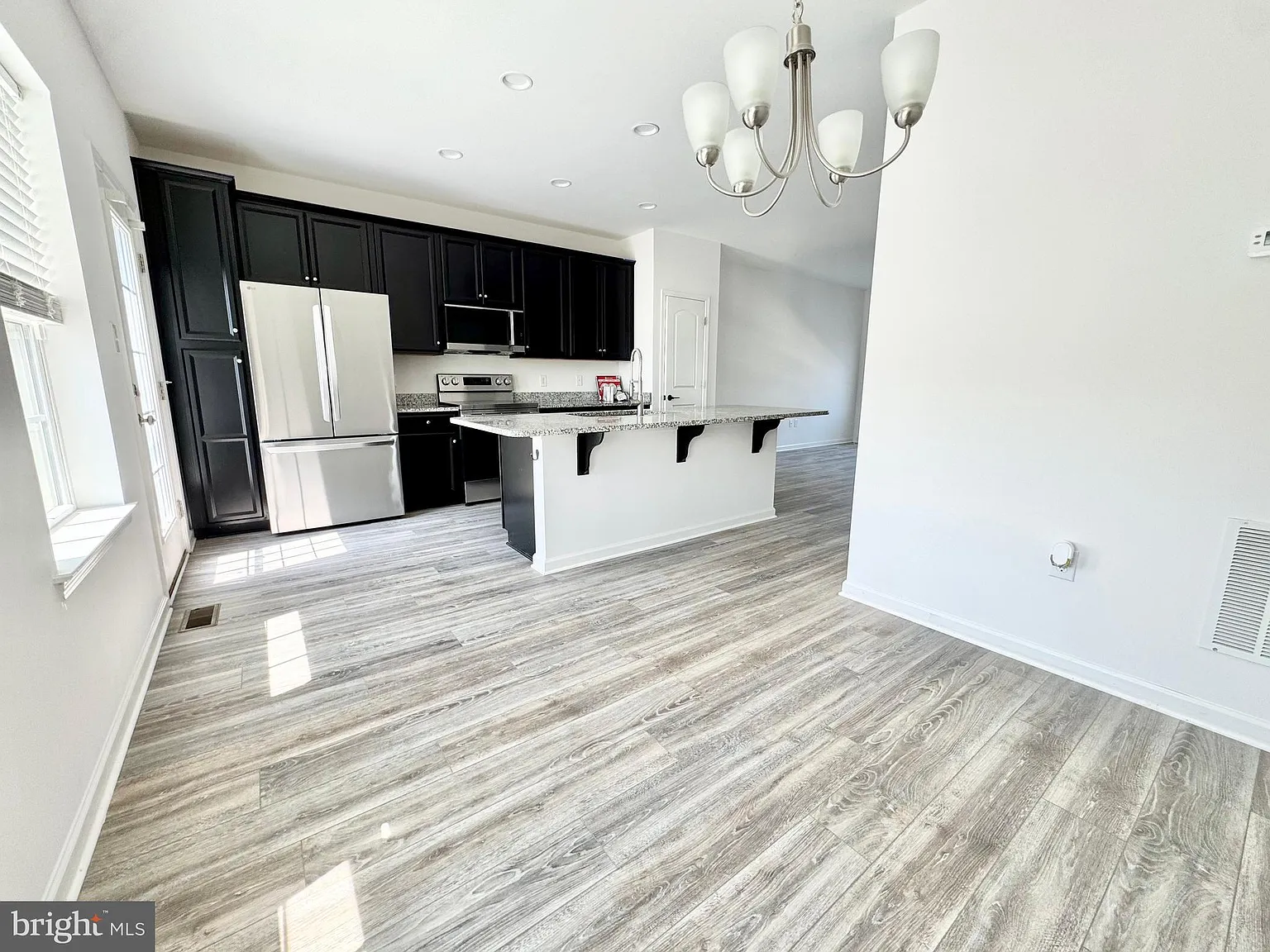 4 bed, 2.5 bath, 1725 sqft, $2,550 — Photo 4