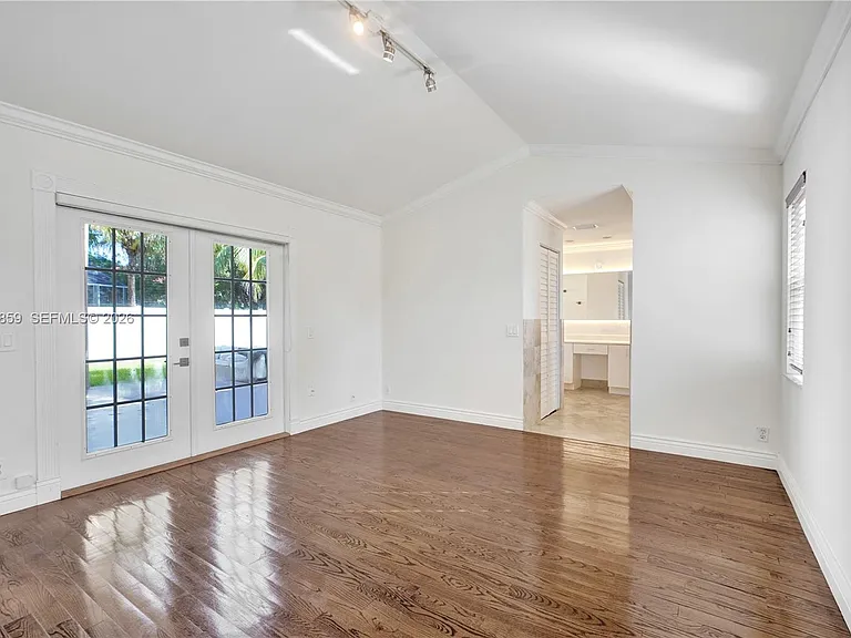 658 Stanton Dr — Photo 33