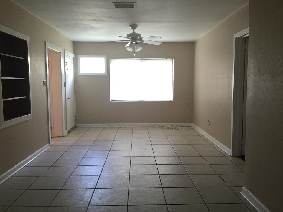 2nd image of 3963 Roberts Ave