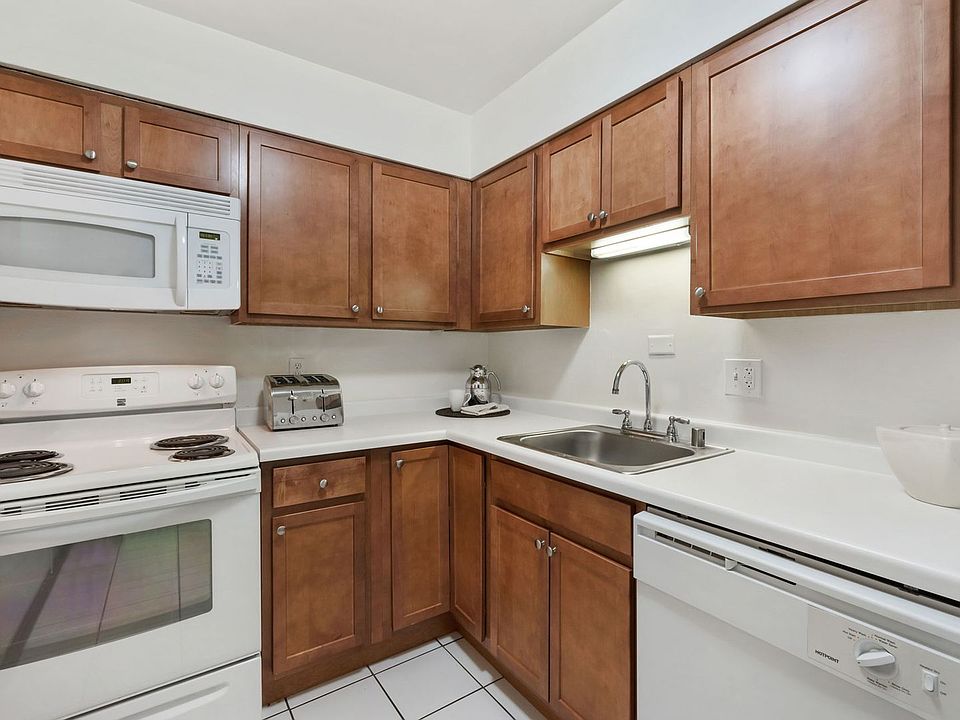 2nd image of 3575 N Oakland Ave #C45110dd5