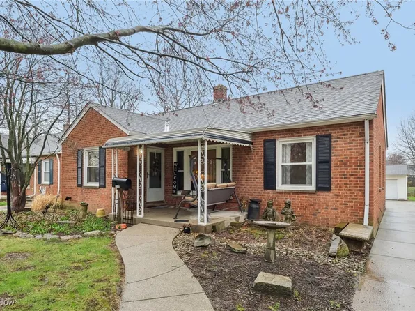 1768 Sunview Rd, Lyndhurst, OH 44124