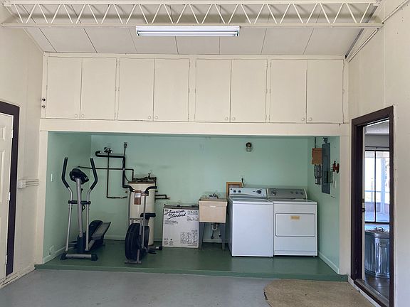 Laundry area & storage