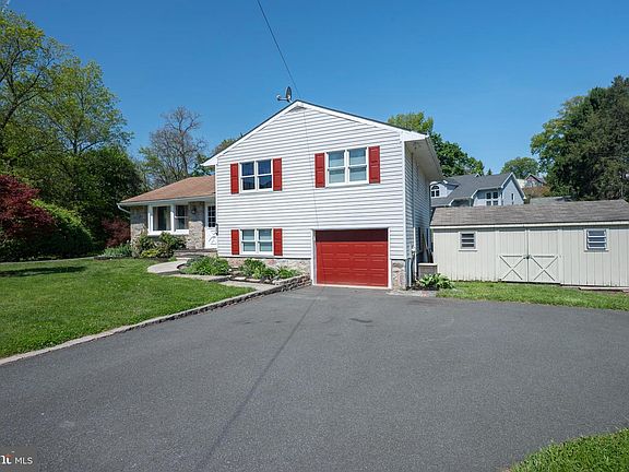 3rd image of 233 Poplar St