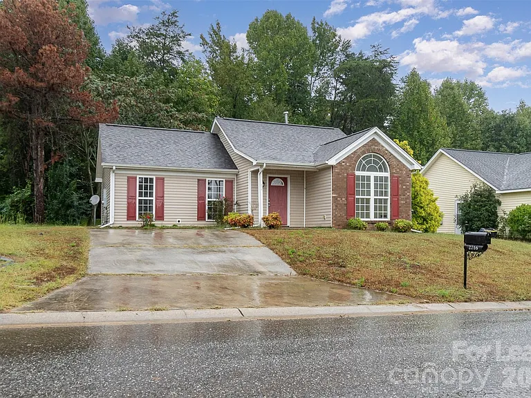 2716 Rabbit Ridge Dr — Photo 2
