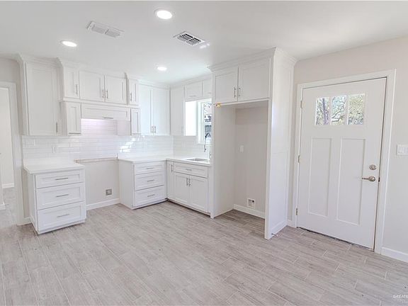 4th image of 408 N 29th Ave