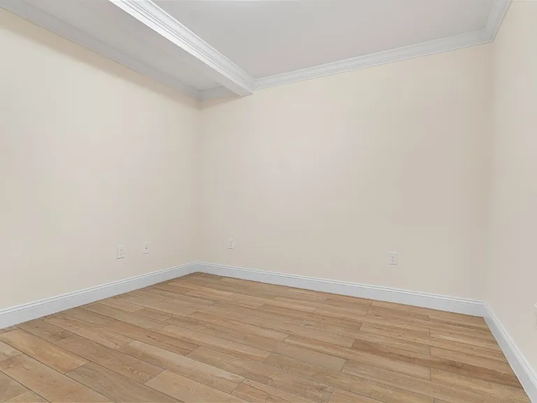210 E 22nd St #GLB — Photo 1