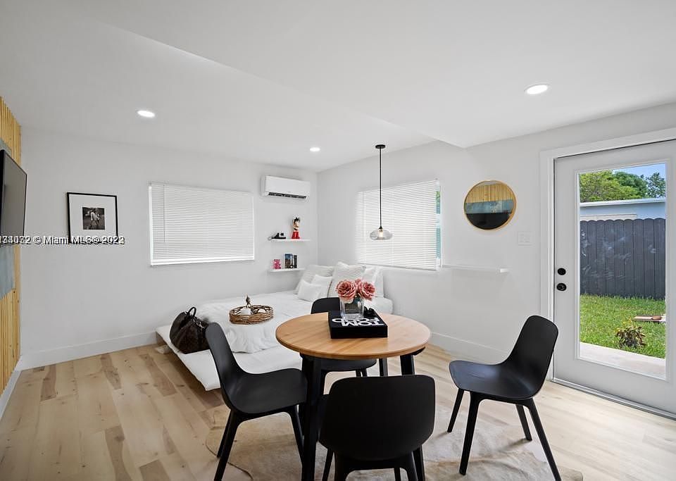 1st image of 1521 NE 148th St #3