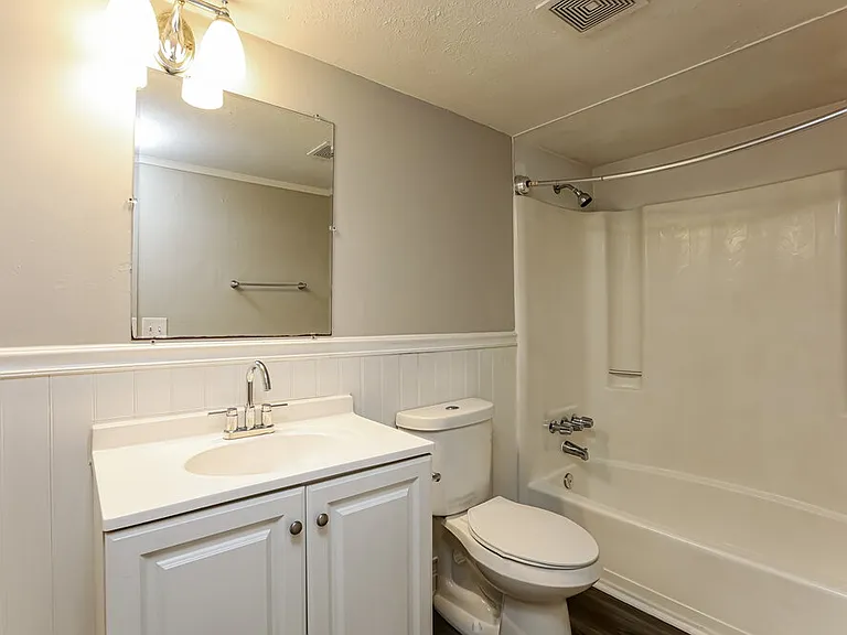 1398 Lakeview Pkwy — Photo 11