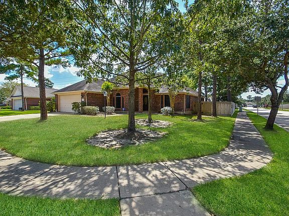 3rd image of 19519 Dakota Springs Dr