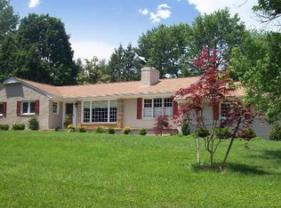 1245 Hollins Rd, Waynesboro, VA 22980