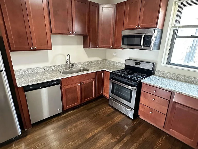 920 W Belle Plaine Ave — Photo 7