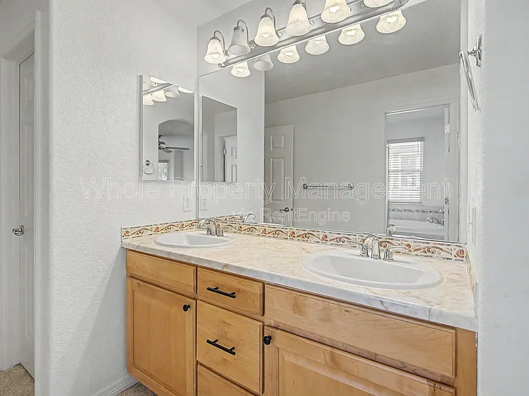 11081 Independence Cir W — Photo 25