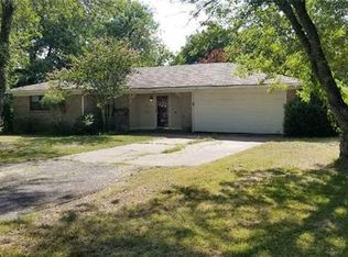 316 N Greenway Dr, Quinlan, TX 75474