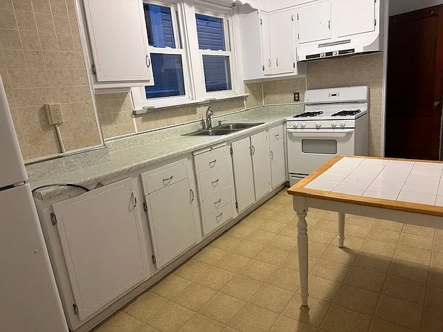 114 Gordon St — Photo 10