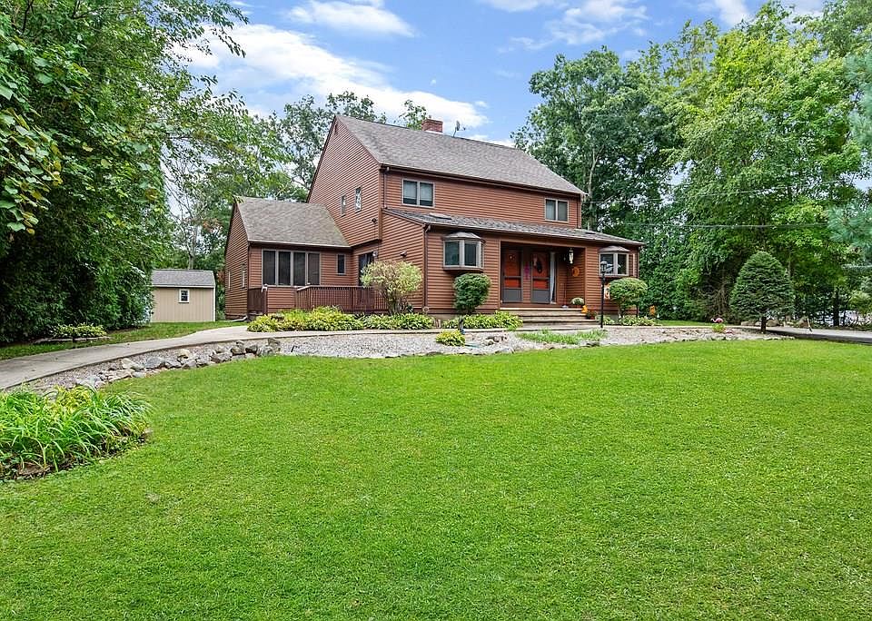 1st image of 6 Red Oak Dr