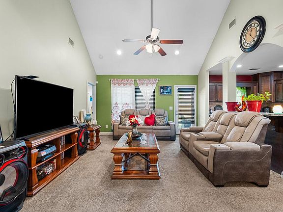 5th image of 33 Winter Hawk Dr