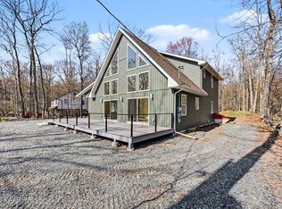 78 E Shore Dr, Hawley, PA 18428