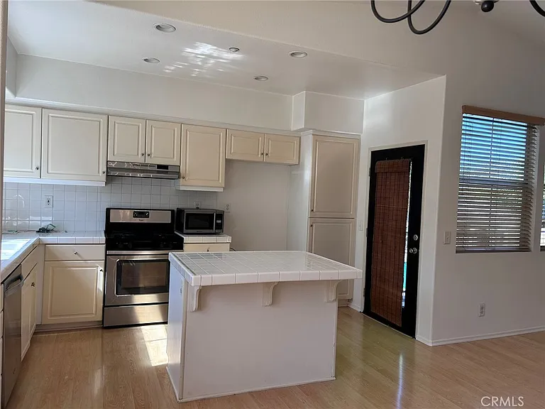 3506 Orangewood — Photo 5