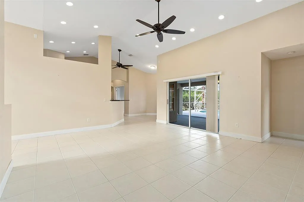 4 bed, 2.0 bath, 2026 sqft, $2,950 — Photo 4