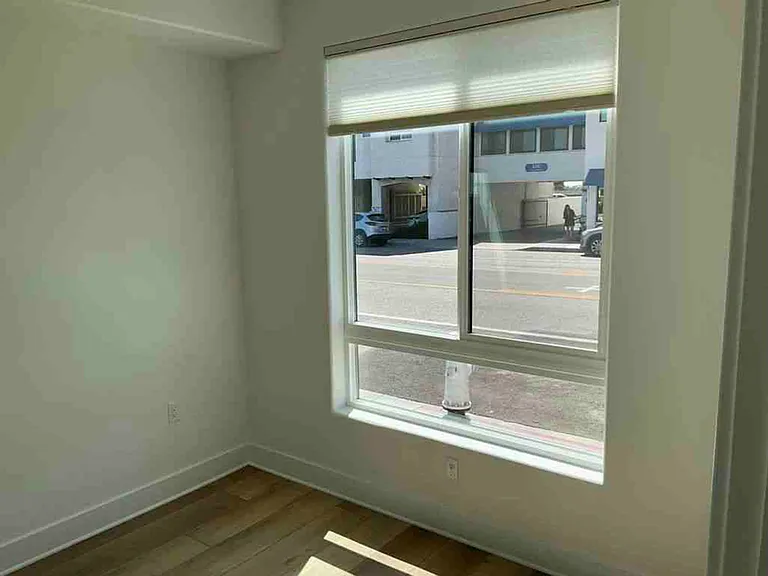 402 W Grand Ave #101 — Photo 7