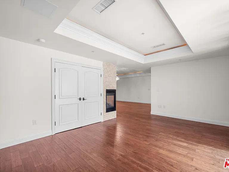 837 Crenshaw Blvd #301 — Photo 22