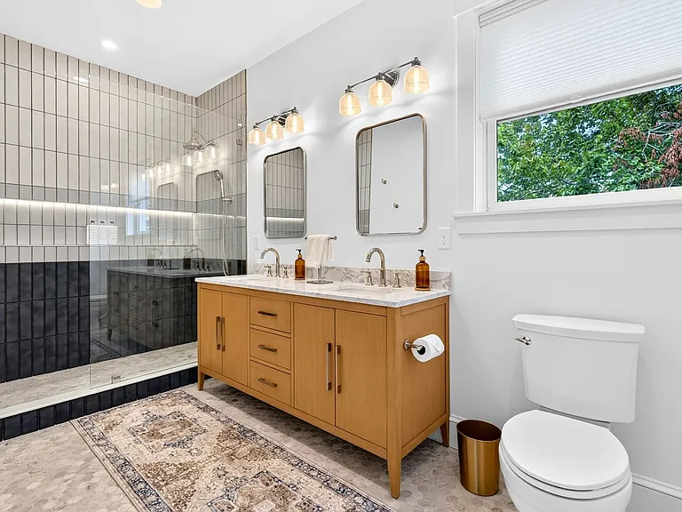545 E Henry Ln — Photo 23
