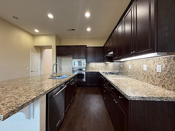 4th image of 1273 Breakaway Dr