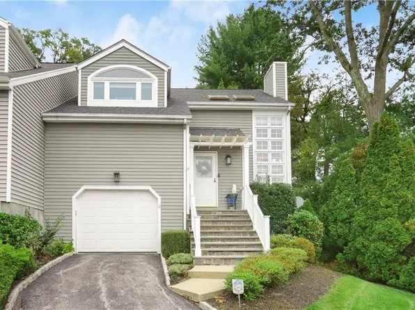 4 Pinewood Cir, White Plains, NY 10603
