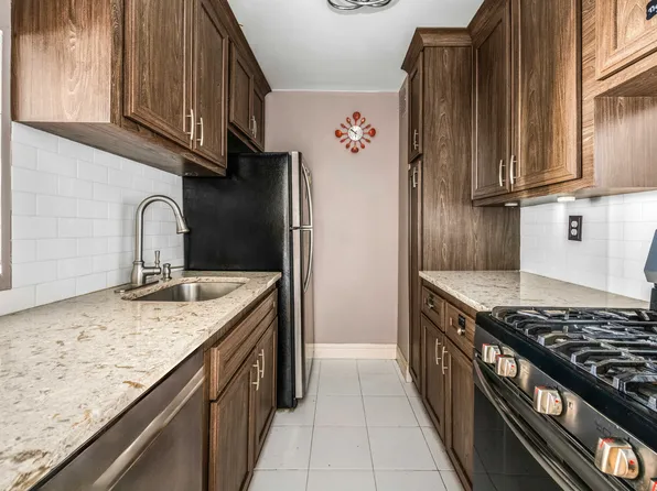 1874 Pelham Parkway South image 3 of 8