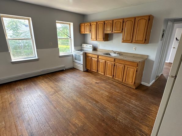126 Oak St #1B