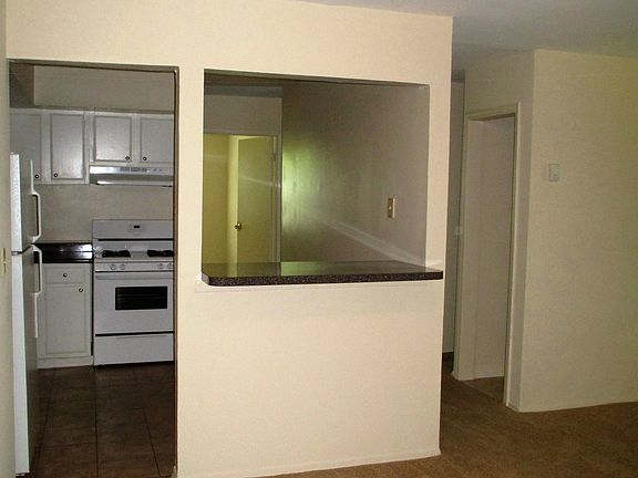 5th image of 10 Kensington Cir APT B