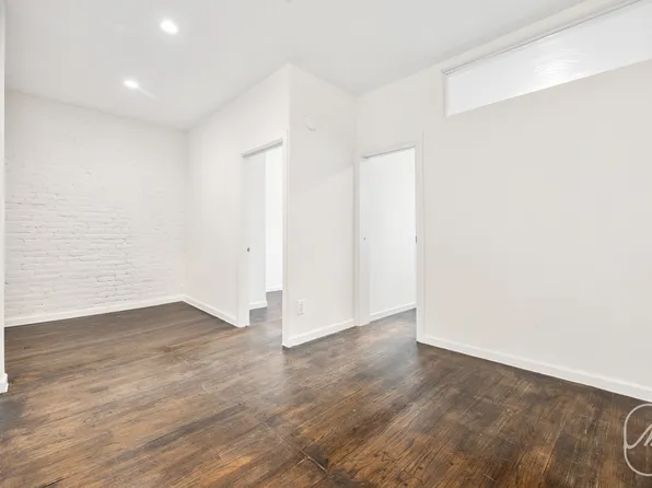 309 West 29th Street image 1 of 10