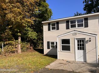 34 Davis Dr, Poestenkill, NY 12140
