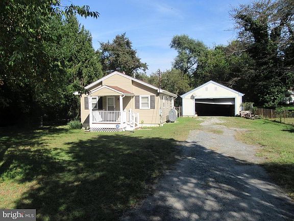 2nd image of 8910 Tall Cedar Ln