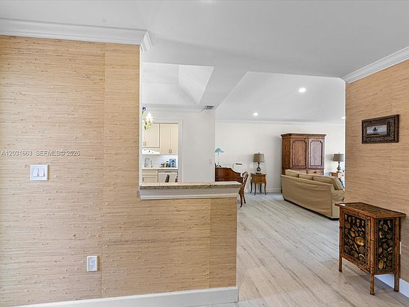 4th image of 2160 Ibis Isle Rd #3