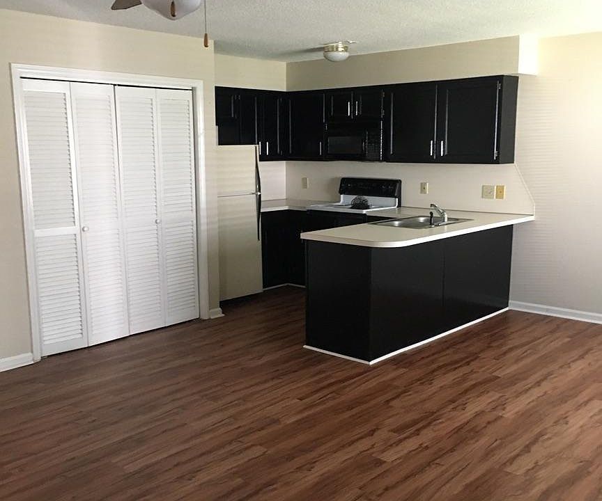 Open kitchen that leads directly to dining room and living r