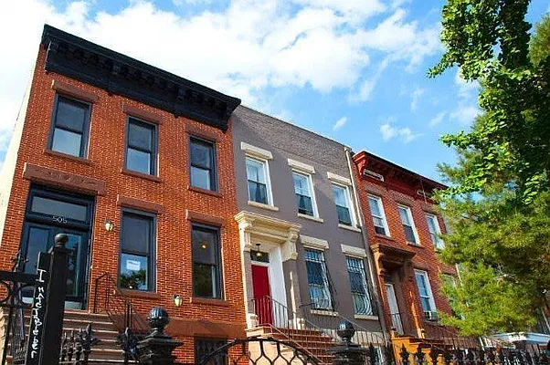 Rented by Bold New York | media 24